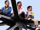 16名工人集体跳桥讨薪