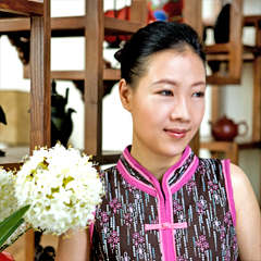 叶檀——斡旋于政治经济之舞台; 《女人创造历史》专访向京;; 李亦非图片