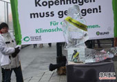 直击哥本哈根：NGO用玻璃制成“美人鱼”