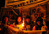 直击哥本哈根：中国青年呼吁:负起责任吧,领袖们!