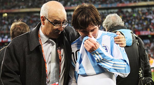 幻灯：阿根廷惨遭淘汰 老马赛后与德国球迷发生冲突