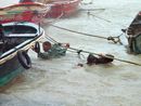 广东省阳江市沙扒渔港渔船遭到强风吹袭