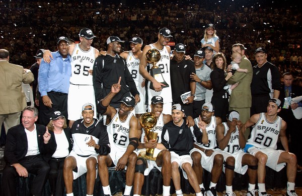 20大首发阵容:华丽湖人居首 72胜公牛仅列第六