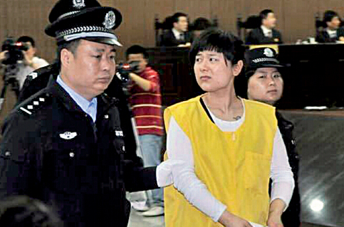 2009年4月16日，吴英集资诈骗案一审开庭。