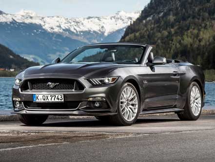 我们来到汽车城实拍体验了一下加版福特野马mustang