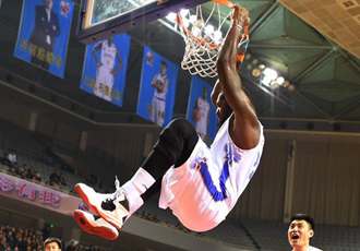 CBA-�µ�����19+24����13�� ����79-76��һ