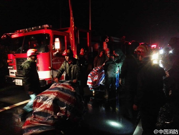 扬州消防救援团队抵达重灾区阜宁县陈良镇