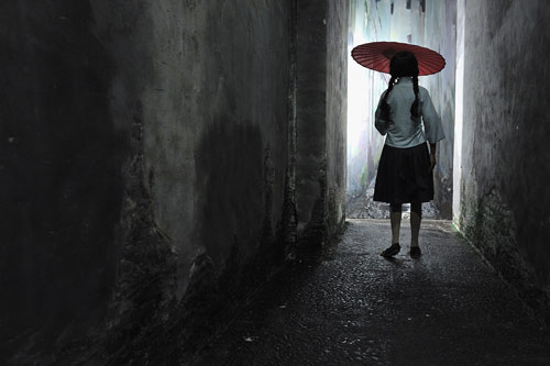 苏州雨巷中的女孩