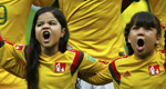 巴西女童不离不弃吼唱国歌