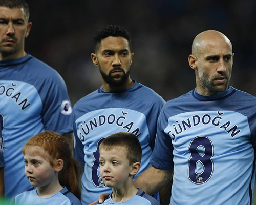 最惨瓜帅熬过最难一关 率曼城首胜联赛前5球队